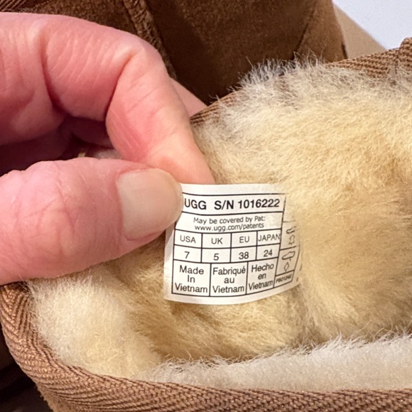 UGG women’s classic mini II boot - chestnut size 7 - new with box! - Picture 5 of 10